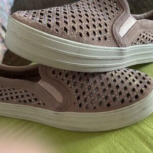 SKECHERS sneakers pale pink with tiny rhinestone crystals -BEAUTIFUL 8.5